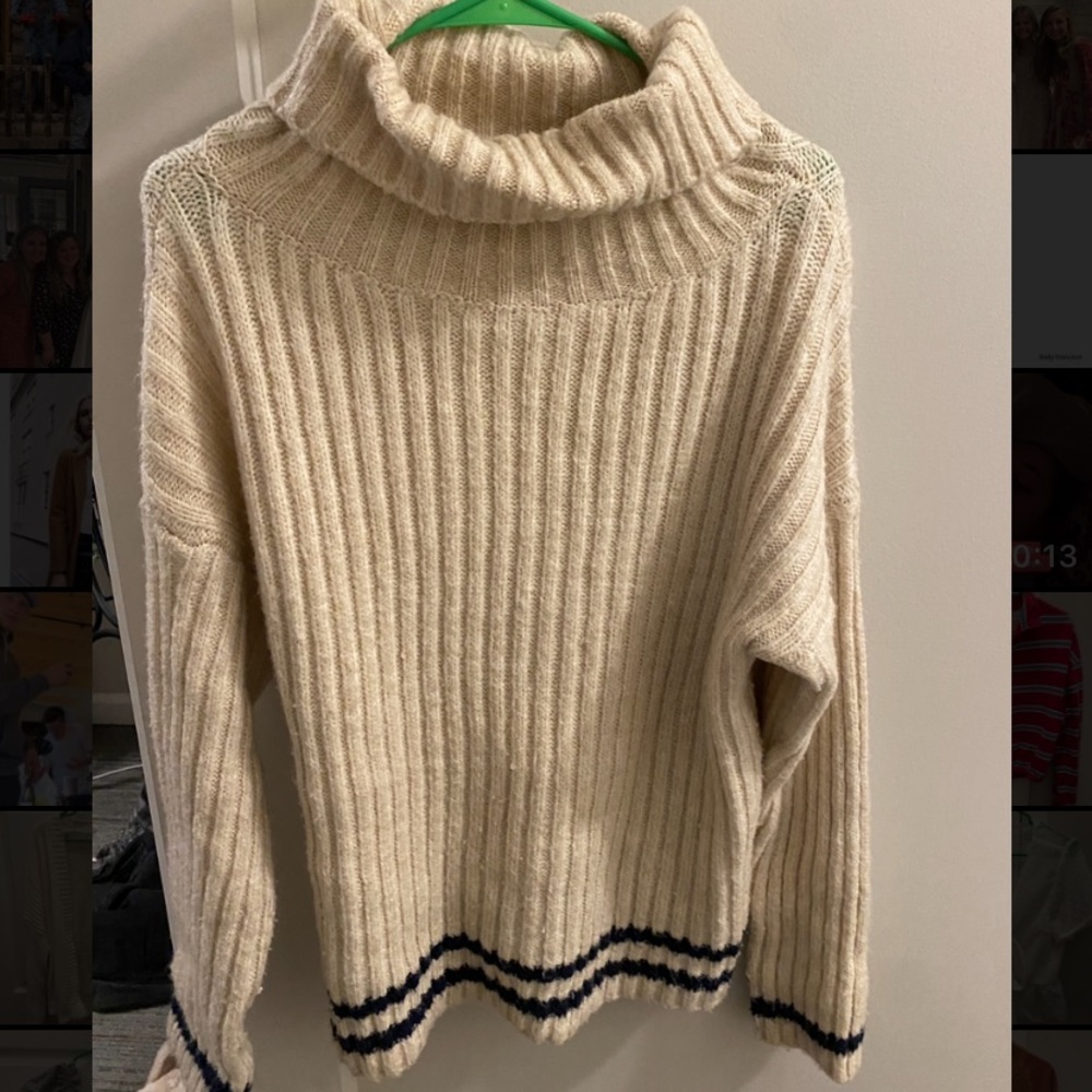 Sweater ROOLEE brand